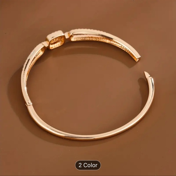 Elegant Gold Bracelet with Crystal Accents - Picture 8 of 9
